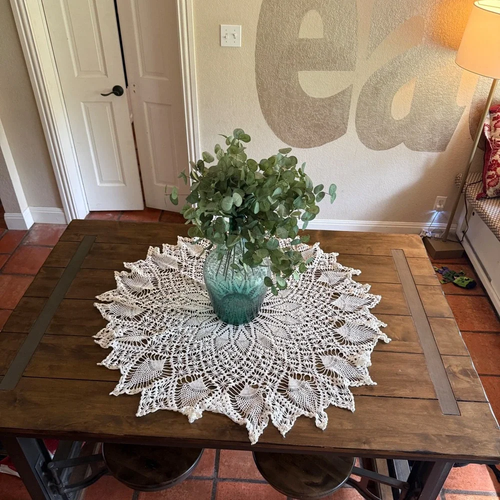 Vintage Hand Crochet Round‎ Lace Tablecloth Doily Cream Pineapple Floral 40 Inch